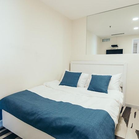 Almog Beach Apt Hotel מלון דירות אלמוג ביץ' 하이파 외부 사진