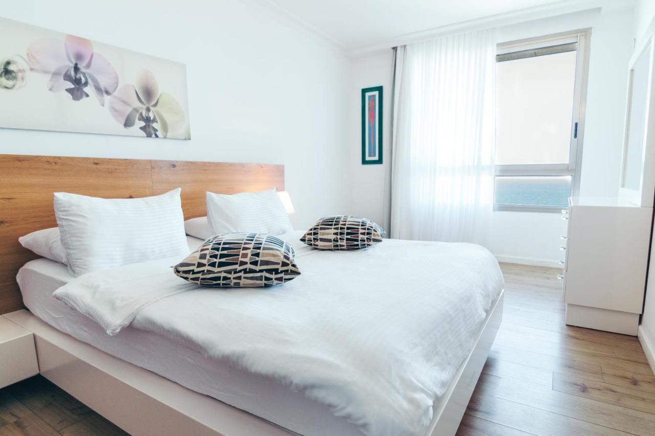 Almog Beach Apt Hotel מלון דירות אלמוג ביץ' 하이파 외부 사진