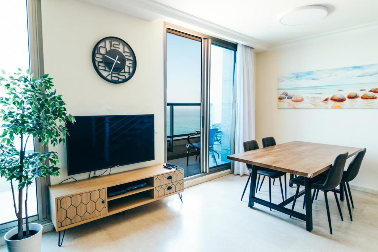 Almog Beach Apt Hotel מלון דירות אלמוג ביץ' 하이파 외부 사진