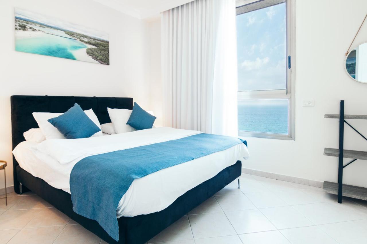 Almog Beach Apt Hotel מלון דירות אלמוג ביץ' 하이파 외부 사진