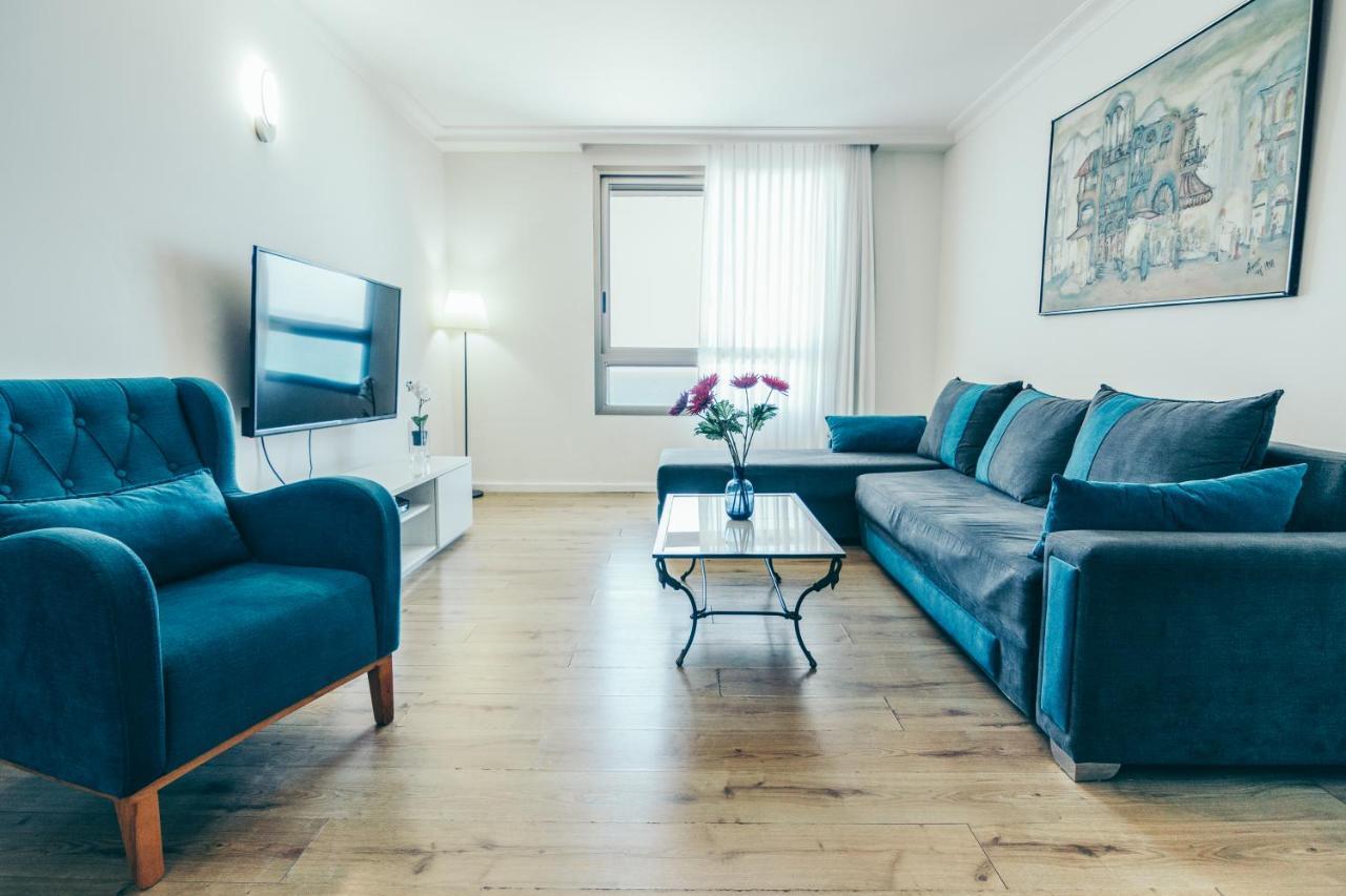 Almog Beach Apt Hotel מלון דירות אלמוג ביץ' 하이파 외부 사진