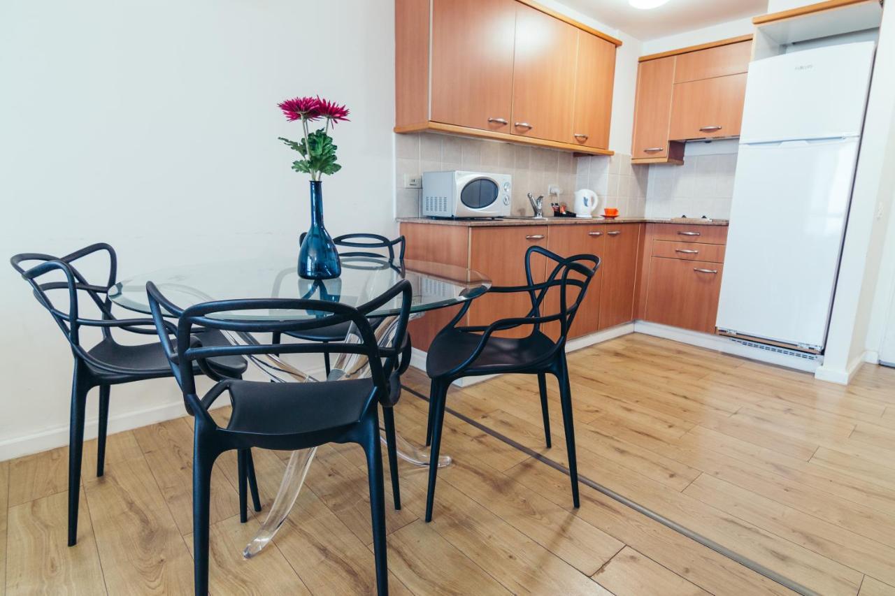 Almog Beach Apt Hotel מלון דירות אלמוג ביץ' 하이파 외부 사진