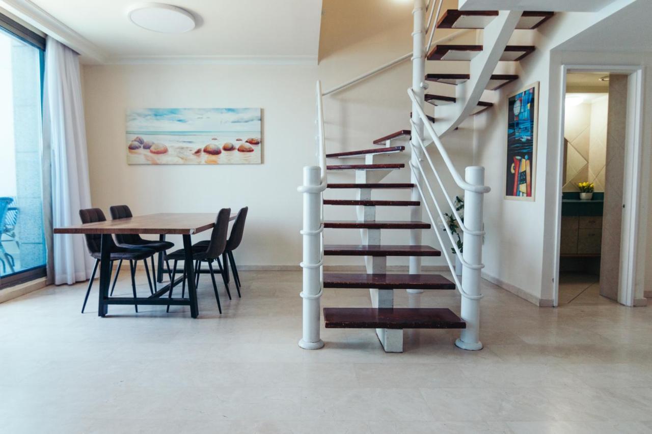Almog Beach Apt Hotel מלון דירות אלמוג ביץ' 하이파 외부 사진