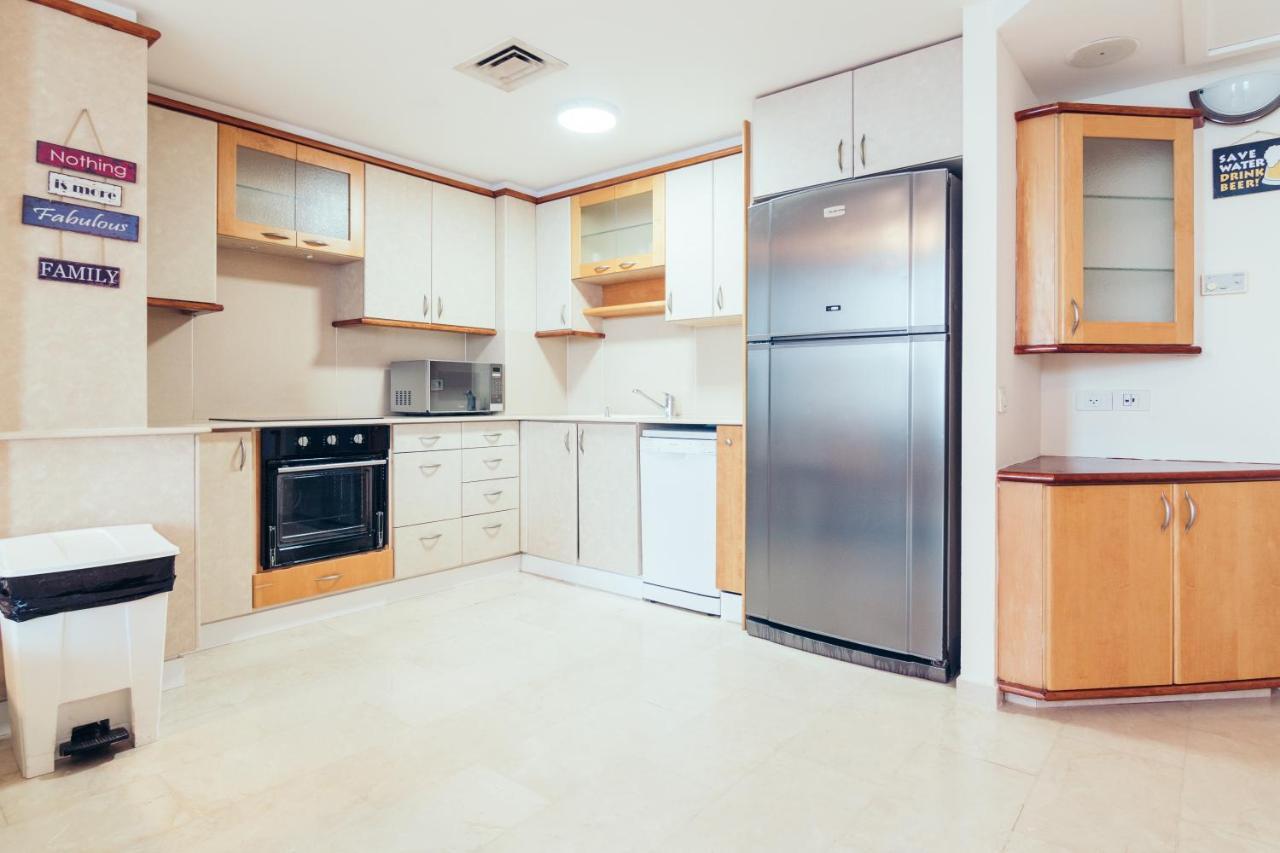 Almog Beach Apt Hotel מלון דירות אלמוג ביץ' 하이파 외부 사진
