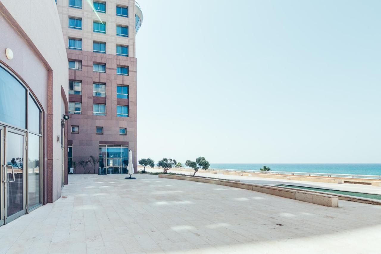 Almog Beach Apt Hotel מלון דירות אלמוג ביץ' 하이파 외부 사진