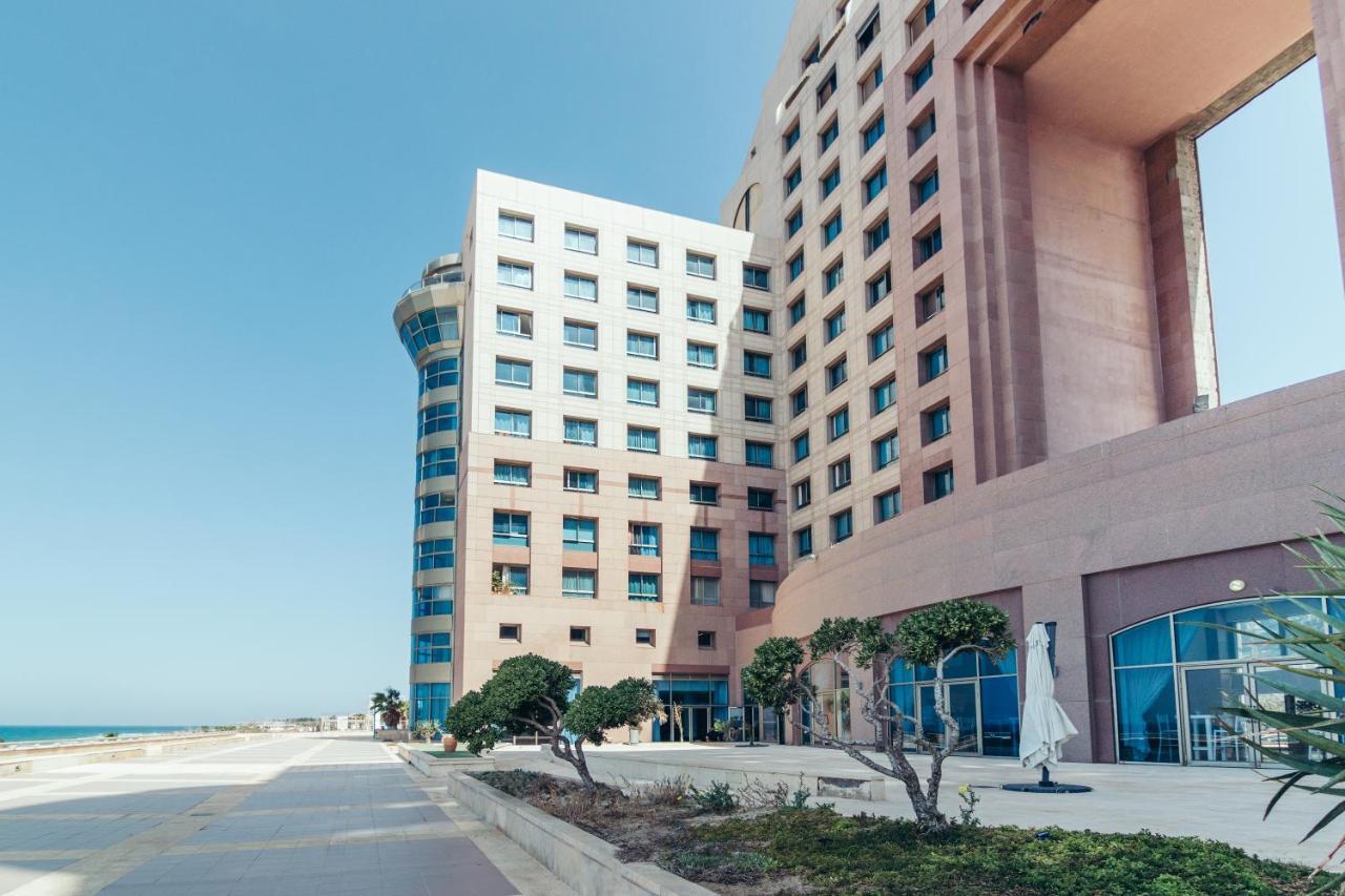 Almog Beach Apt Hotel מלון דירות אלמוג ביץ' 하이파 외부 사진