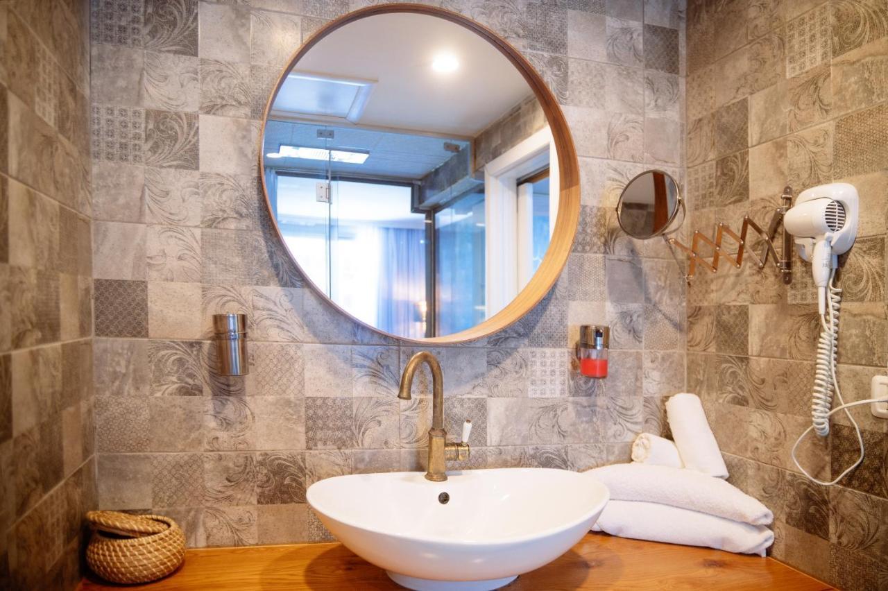 Almog Beach Apt Hotel מלון דירות אלמוג ביץ' 하이파 외부 사진