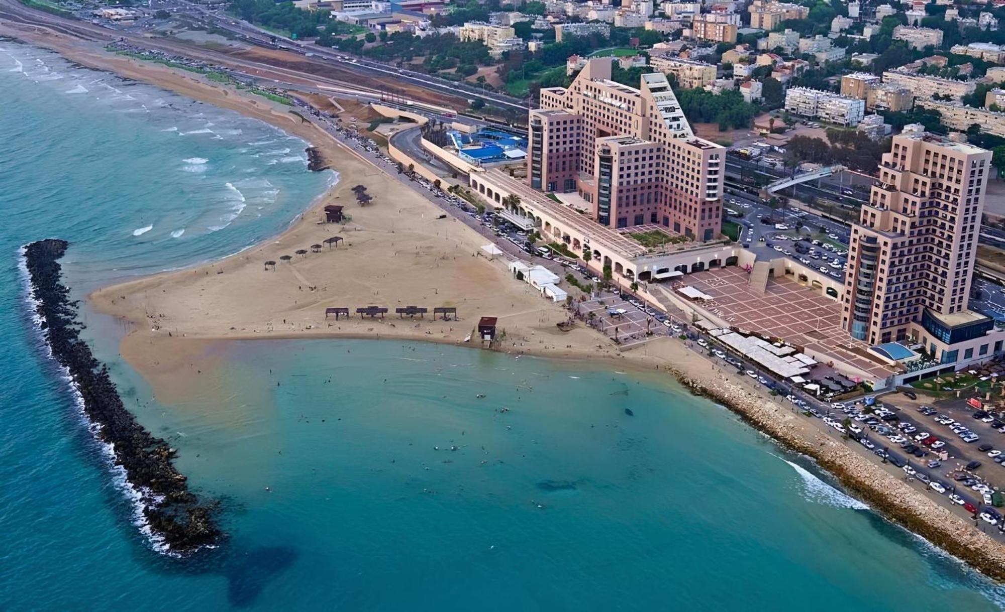 Almog Beach Apt Hotel מלון דירות אלמוג ביץ' 하이파 외부 사진