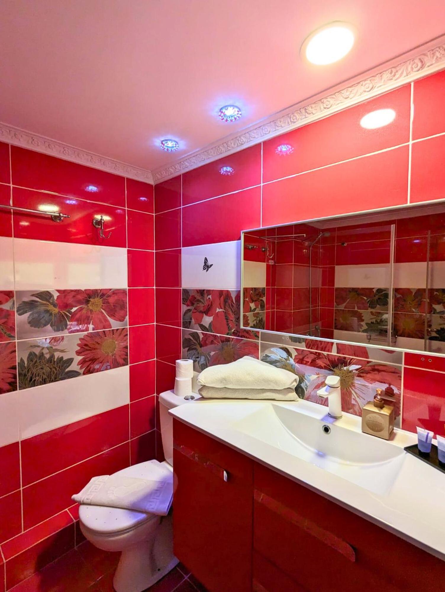 Almog Beach Apt Hotel מלון דירות אלמוג ביץ' 하이파 외부 사진