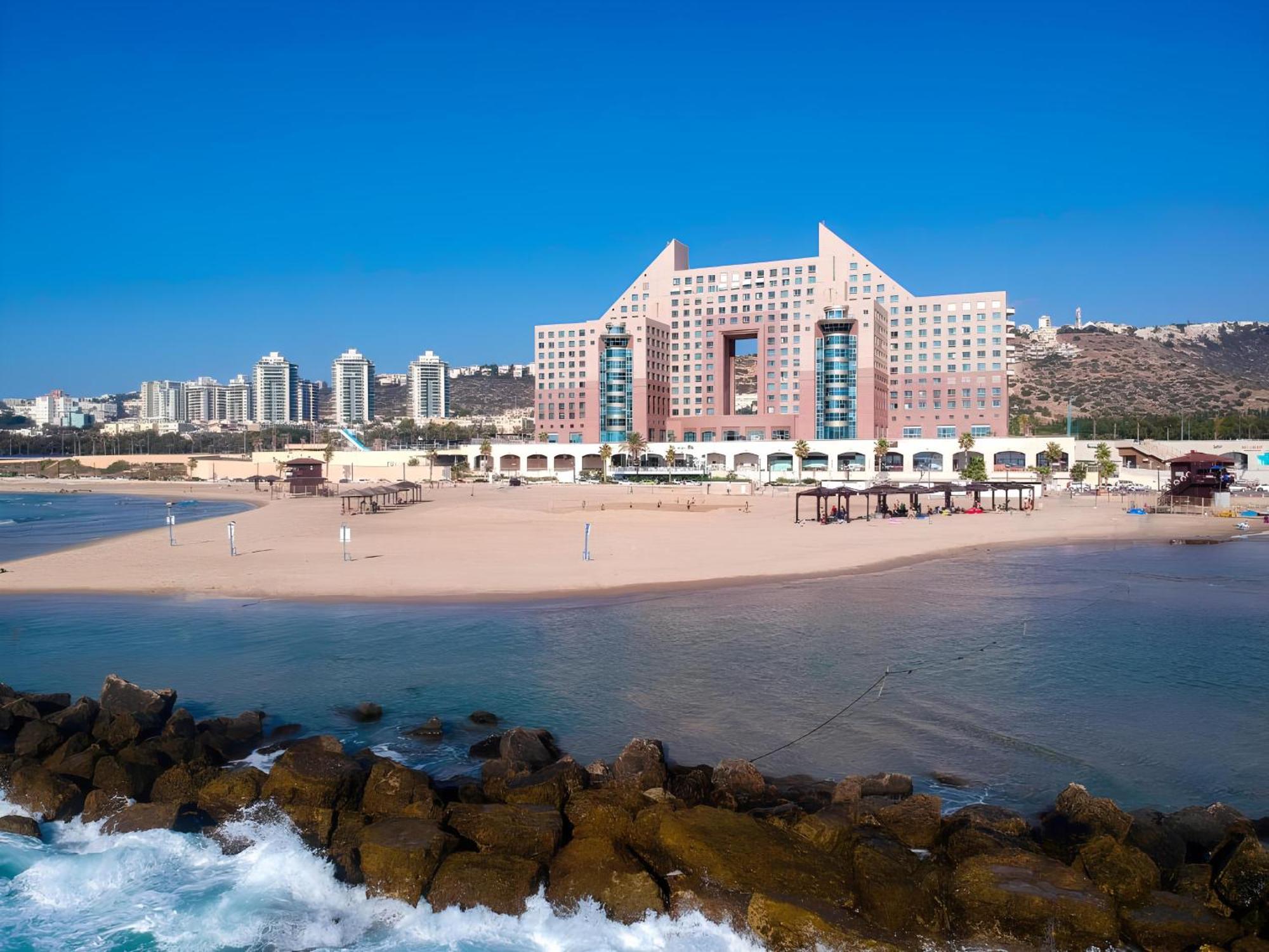 Almog Beach Apt Hotel מלון דירות אלמוג ביץ' 하이파 외부 사진