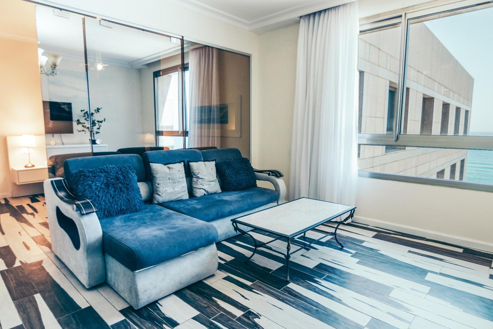 Almog Beach Apt Hotel מלון דירות אלמוג ביץ' 하이파 외부 사진