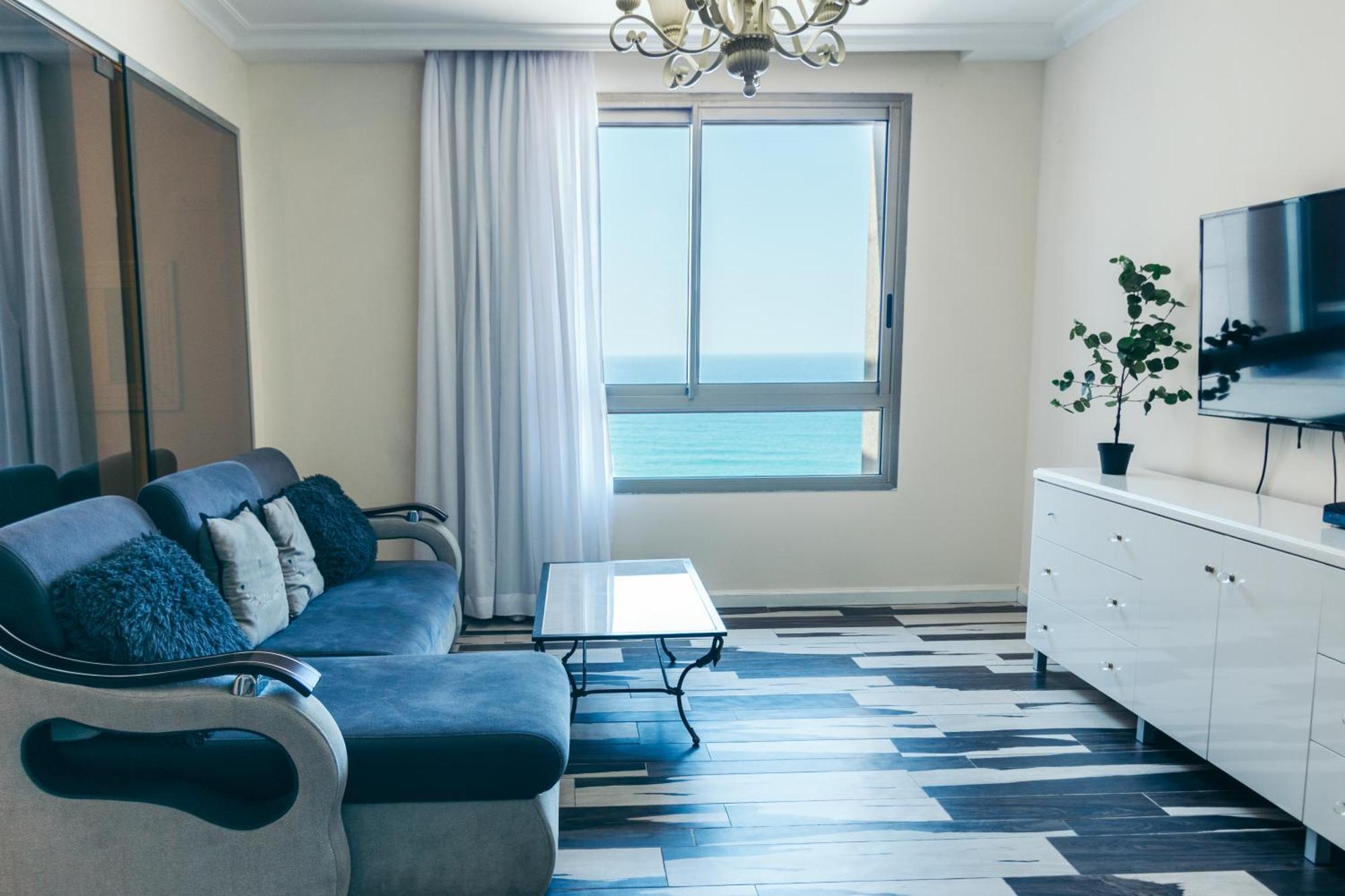 Almog Beach Apt Hotel מלון דירות אלמוג ביץ' 하이파 외부 사진
